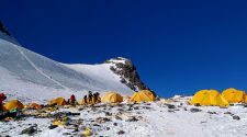 This picture taken on May 21, 2018 shows discarded climbing equipment and rubbish scattered around Camp 4 of Mount Everest. - Decades of commercial mountaineering have turned Mount Everest into the world's highest rubbish dump as an increasing number of big-spending climbers pay little attention to the ugly footprint they leave behind. (Photo by Doma SHERPA / AFP) / TO GO WITH Nepal-Everest-mountaineering-environment-pollution,FEATURE by Paavan Mathema and Annabel Symington        (Photo credit should read DOMA SHERPA/AFP/Getty Images)