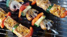 Don’t let your health go up in smoke: 6 ways to navigate healthy eating at BBQs | Thrive