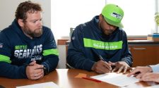 Seahawks Sign Linebacker Bobby Wagner To Multi-Year Contract Extension