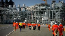 Australia nears Qatar as world's biggest gas exporter