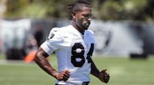 Raiders' Brown to see foot specialist, source says