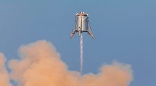 'Starhopper': SpaceX engine testbed makes minute-long jump