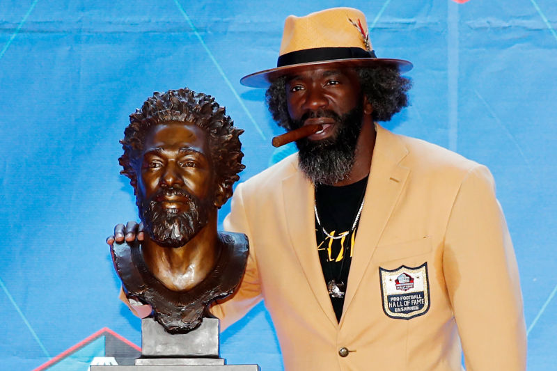 Illustration for article titled Ed Reed&#39;s Pro Football Hall Of Fame Bust Deserves Its Own Hall Of Fame