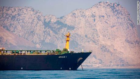US makes last-ditch attempt to stop Iranian supertanker setting sail 