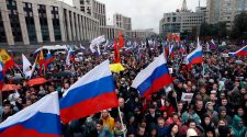 Moscow Antigovernment Protest Draws Tens of Thousands
