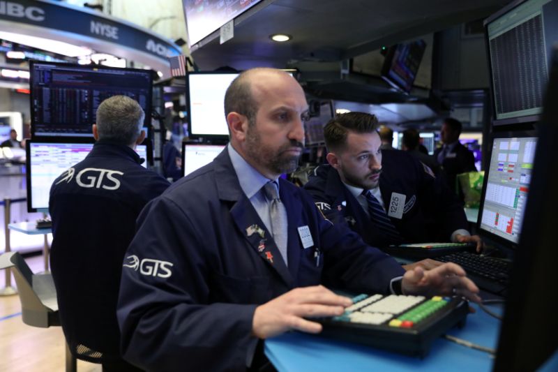 Traders work on the floor at the New York Stock Exchange (NYSE) in New York, U.S., May 6, 2019. REUTERS/Brendan McDermid