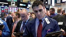 US stocks mixed as rising shares of retailers offset sinking Treasury yields