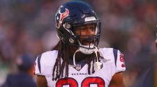 Clowney says OT Brown sold him on Seattle