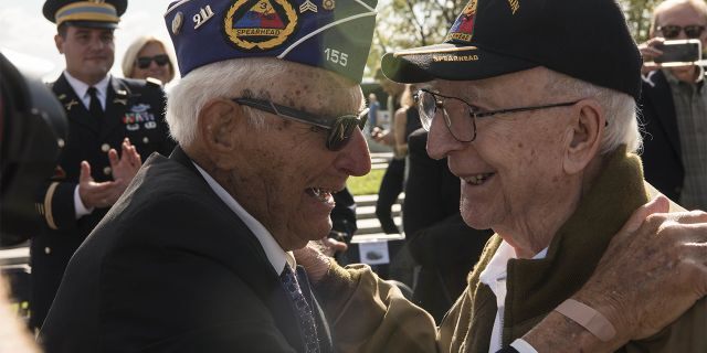 WWII veterans Joe Caserta and Clarence Smoyer embrace each other during the WWII Bronze Star Award Ceremony. (DoD photo by U.S. Navy Petty Officer 2nd Class James K. Lee)