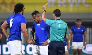 Samoa’s centre Rey Lee-Lo (C) receives a yellow card from French referee Romain Poite.