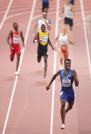 Michael Cherry of the United States competes in the 4x400m mixed relay.