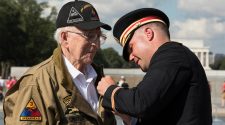 World War II 'Hero of Cologne,' 95, receives Bronze Star for destroying Nazi tank in firefight
