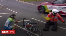 Road World Championships: Marshal gives rider helping hand after collision