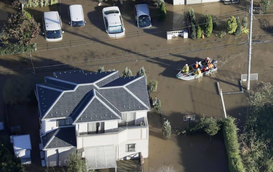 Aerial photo of rescue workers on Sunday morning in Sakado, Saitama Prefecture, following the heavy rains of Typhoon Hagibis. | KYODO
