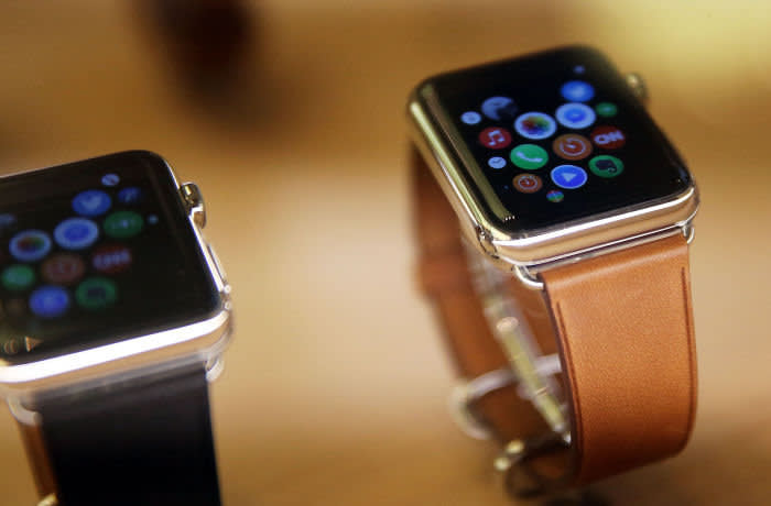 NEW YORK, NY - SEPTEMBER 10: New models of the Apple are viewed in an Apple store on September 10, 2015 in New York City. The Cupertino, California based tech company unveiled new bands and two new finishes for the Apple Watch today. The finishes of stainless silver and rose gold are available at the same price point as the preexisting watch which was released in April. There are now more than 10,000 watch apps available including a GoPro's app acts as a viewfinder for your camera. (Photo by Spencer Platt/Getty Images)