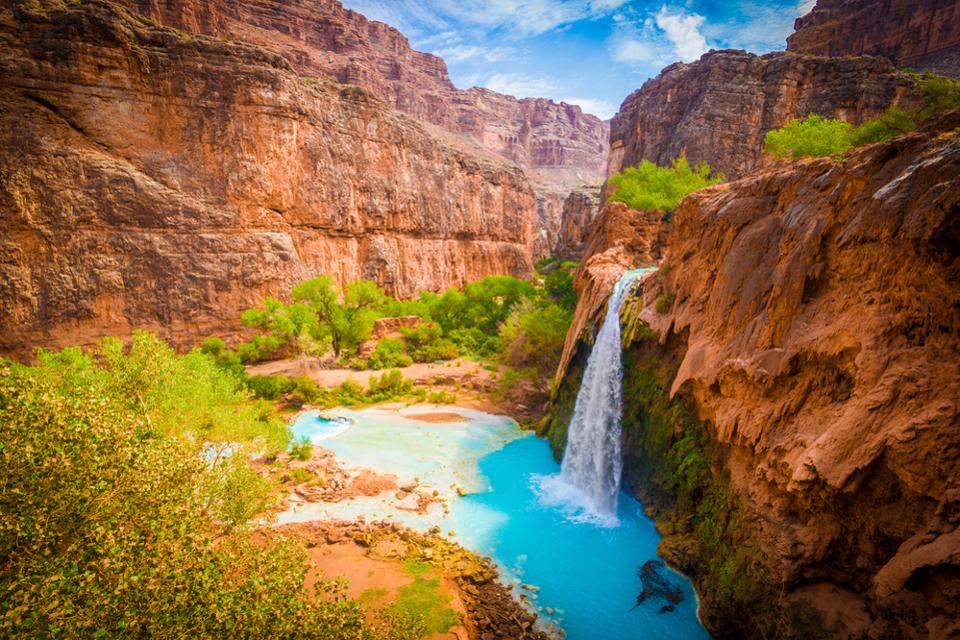 Havasu Falls located in Arizona are beautiful leading many to travel to them.