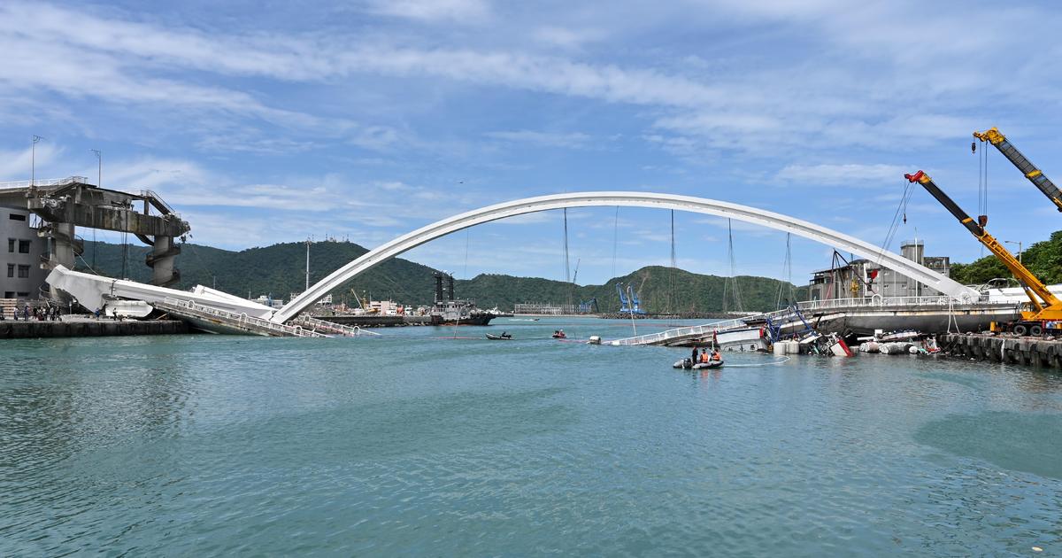 TAIWAN-ACCIDENT-BRIDGE 