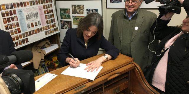 Marianne Williamson filing to place her name on the New Hampshire presidential primary ballot, in Concord on Monday.