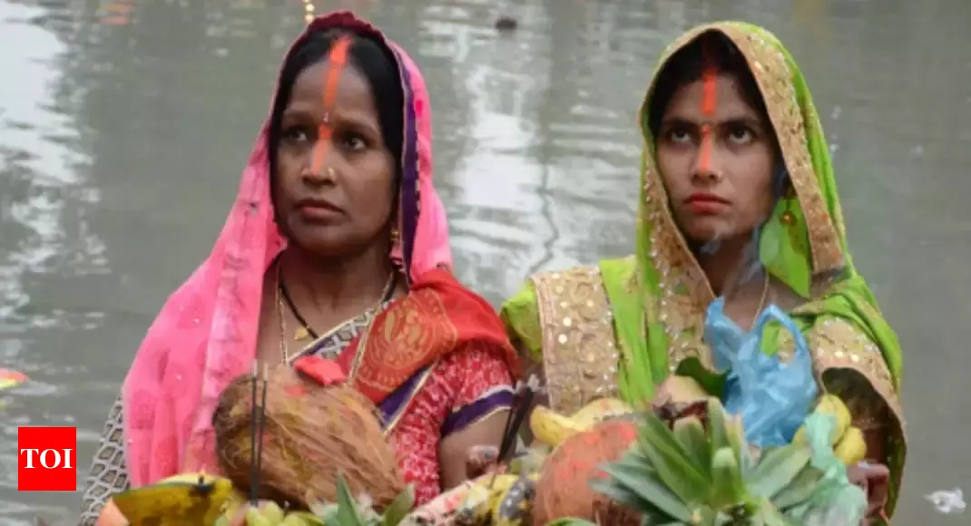 With offering to sun and breaking of fast, 'Chhath' formally ends in Nepal