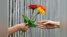 Science says generosity is good for your health, so here are 7 simple ways to give back