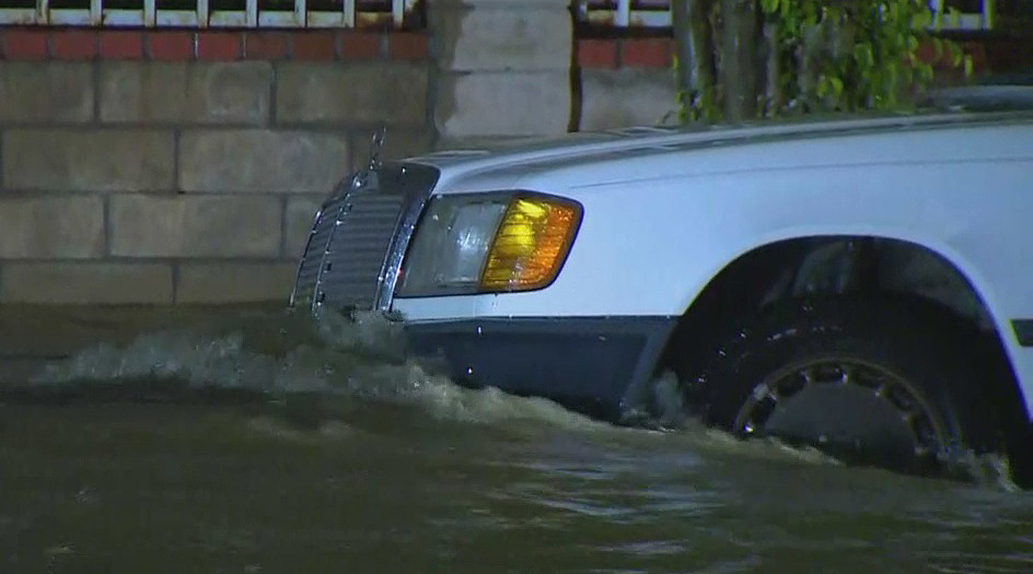 Water Main Break Floods Streets, Homes In Mission Hills – CBS Los Angeles