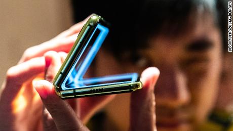 Why it&#39;s so hard to make a foldable smartphone