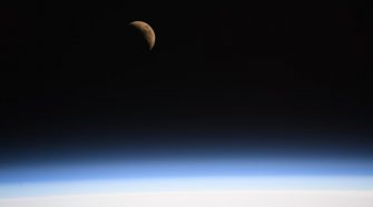 Record-Breaking NASA Astronaut Welcomes Decade of Artemis with Stunning Moonrise Photo