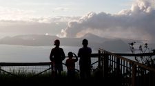 Philippines volcano: Residents urged not to return home as Taal continues to spew ash, lava fountains
