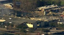 2 people killed in explosion that rocked northwest Houston