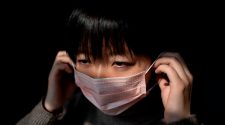 Chinese Markets Tumble on Coronavirus Uncertainty on First Day After Break