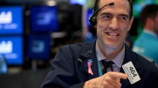 Dow futures point to 600 point opening gain following Monday's sharp rebound