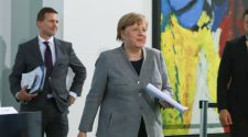 Relying on Science and Politics, Merkel Offers a Cautious Virus Re-entry Plan