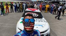 NASCAR: Bubba Wallace gets show of support from drivers after noose found in his garage