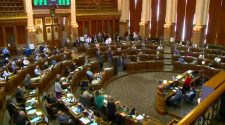 Iowa lawmakers pass justice reform bill unanimously