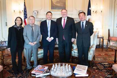 U.S. Secretary of State Mike Pompeo met with Wang Dan, Su Xiaokang, Liane Lee, Henry Li and other student leaders and survivors 