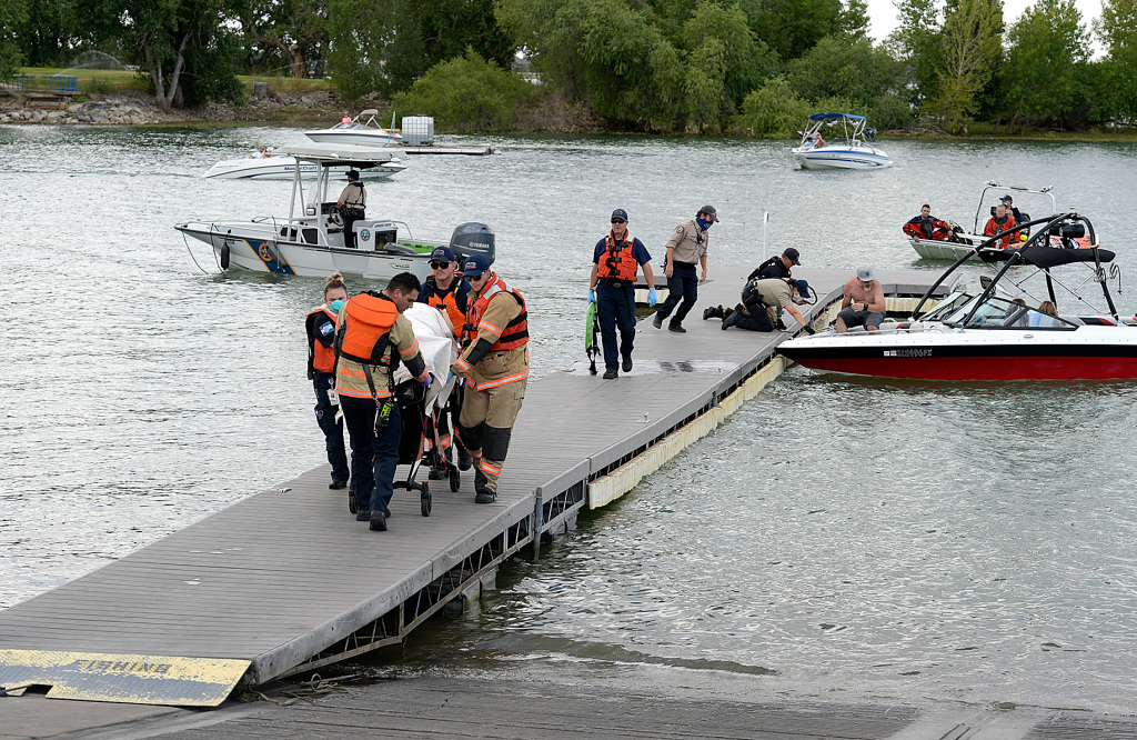 Woman rescued from Boyd Lake in Loveland after breaking leg in wakeboarding accident – Loveland Reporter-Herald