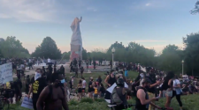 Protesters Try To Tear Down Columbus Statue In Chicago’s Grant Park – CBS Chicago