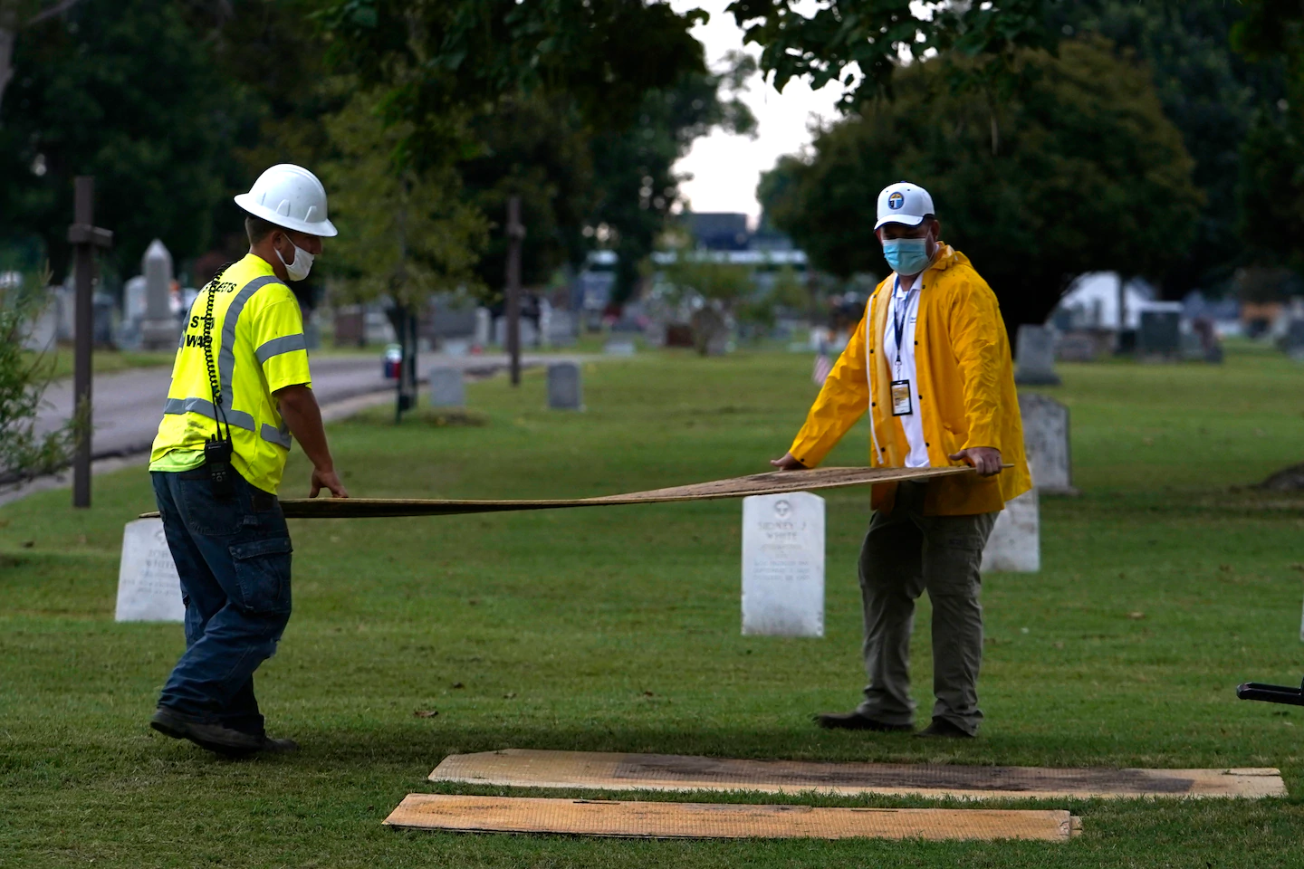 Tulsa digs for mass graves from 1921 race massacre