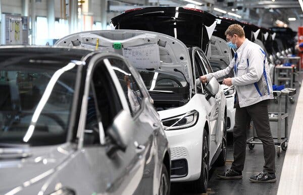 Assembling an&nbsp; ID.3 electric car at the&nbsp;Volkswagen plant in Zwickau, Germany.