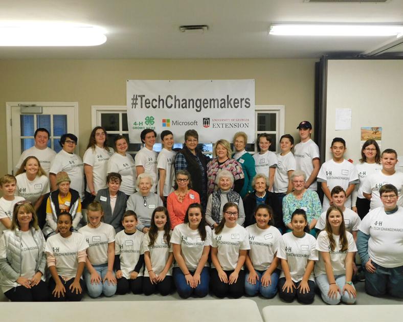 4H Tech Changemakers teach technology to older generations | Features