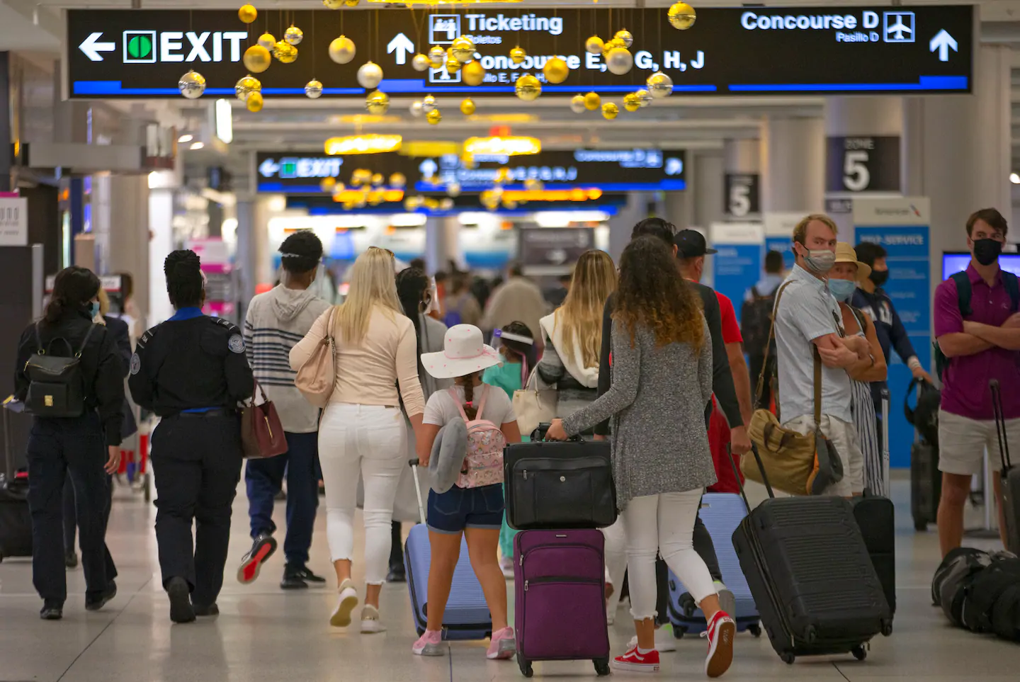 Coronavirus live updates: Health officials renew pleas to stay home as Thanksgiving travelers crowd airports