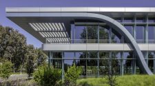 Innovation Curve Technology Park at Stanford Research Park / Form4 Architecture