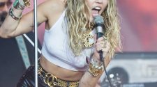 Miley Cyrus' Howard Stern Bombshells: Sobriety, Liam Hemsworth & More