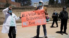 Bolivian doctors demand lockdown as COVID surge threatens health service 'collapse'