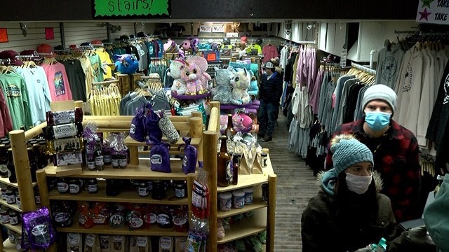 Shoppers at Breck 'N' Boujee.jpg