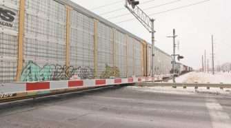 Train blocks traffic after breaking down crossing Singing Hills Blvd. | SiouxlandProud | Sioux City, IA