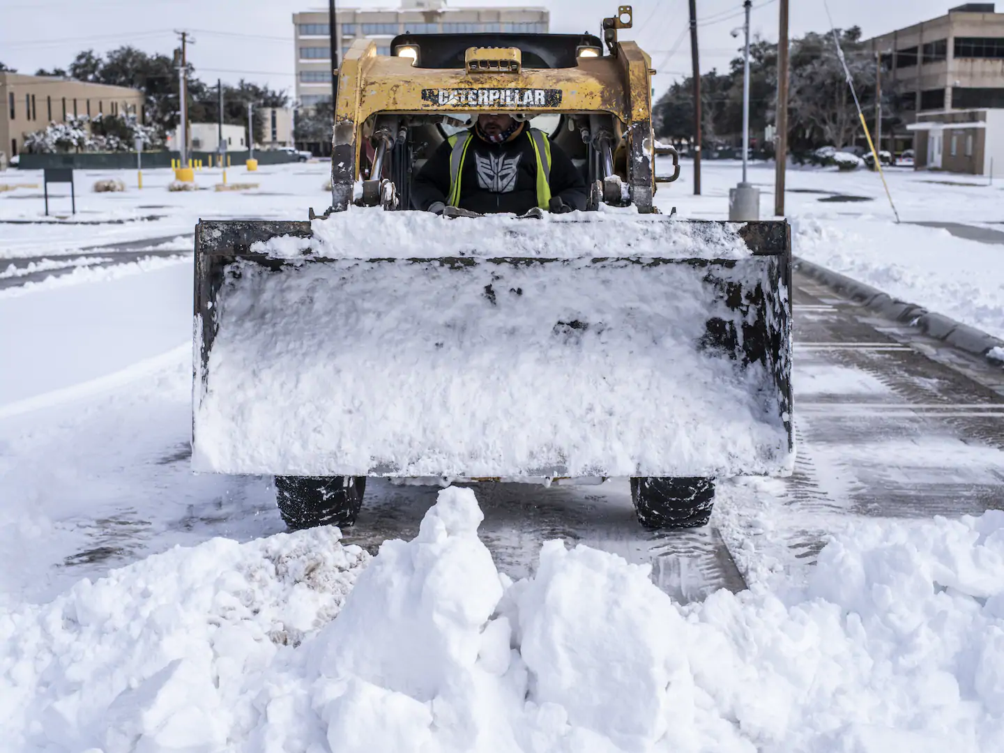 Winter storm live updates: Power outages across Texas, central U.S. after ice, snow hit region