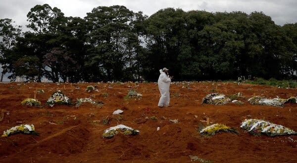 The Viola Formosa cemetery in Sao Paulo, Brazil, on Thursday, when  the country reported that daily deaths had hit a record 1,910. More than 260,000 people have died with the virus in Brazil. 