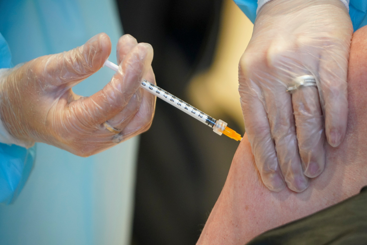 Allen County Health Commissioner explains which COVID-19 vaccine Hoosiers should take