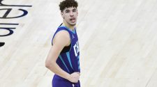 Hornets rookie LaMelo Ball suffers broken right wrist, reportedly expected to miss rest of season - Yahoo Sports